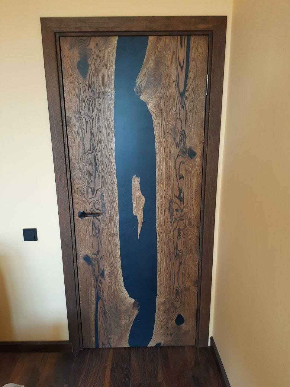 двери из слэба и эпоксидной смолы, двери из слэбов с эпоксидной смолой, дверь, дверей, межкомнатная дверь