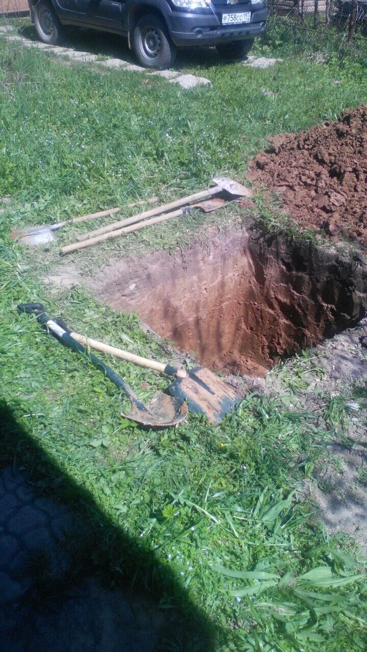 Копка котлована под фундамент