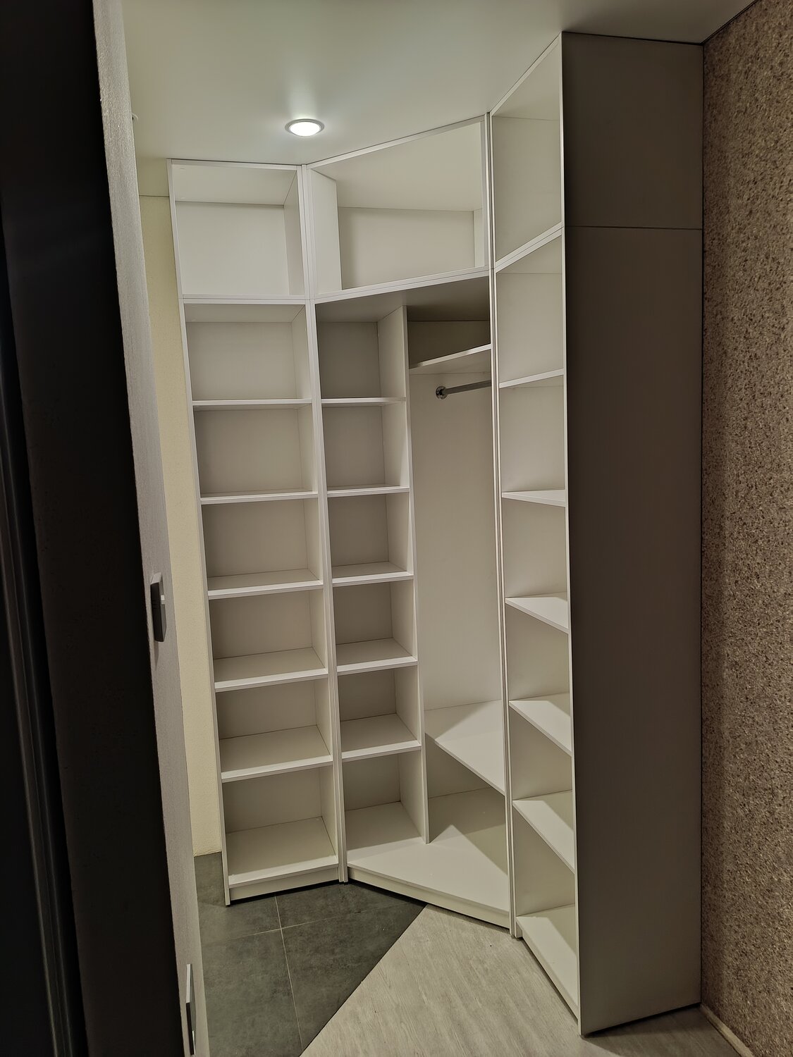 встроенный шкаф угловой, шкаф купе угловой, угловая гардеробная, угловой шкаф, встроенные угловые шкафы