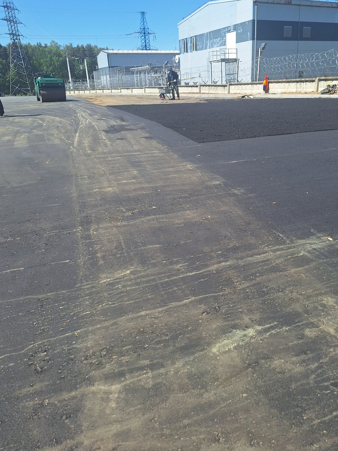 укладка асфальтовой крошки, укладка асфальта, укладка асфальтной крошки, асфальтирование, асфальтирование дорог