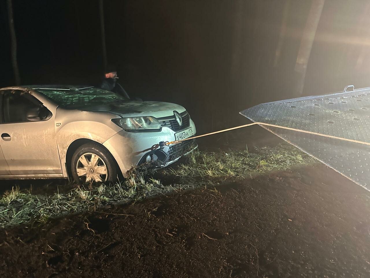 на renault logan, авария на дороге, дорожно транспортные происшествия, сбили пешехода, смертельное дтп