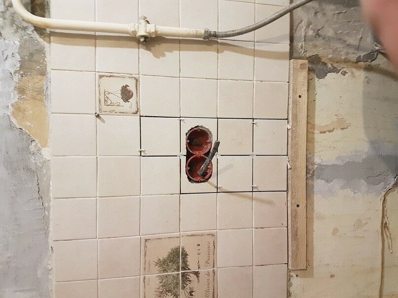 подрозетник в стене, разводка розеток, отверстие под подрозетник, подрозетник для розетки, отверстие под розетку