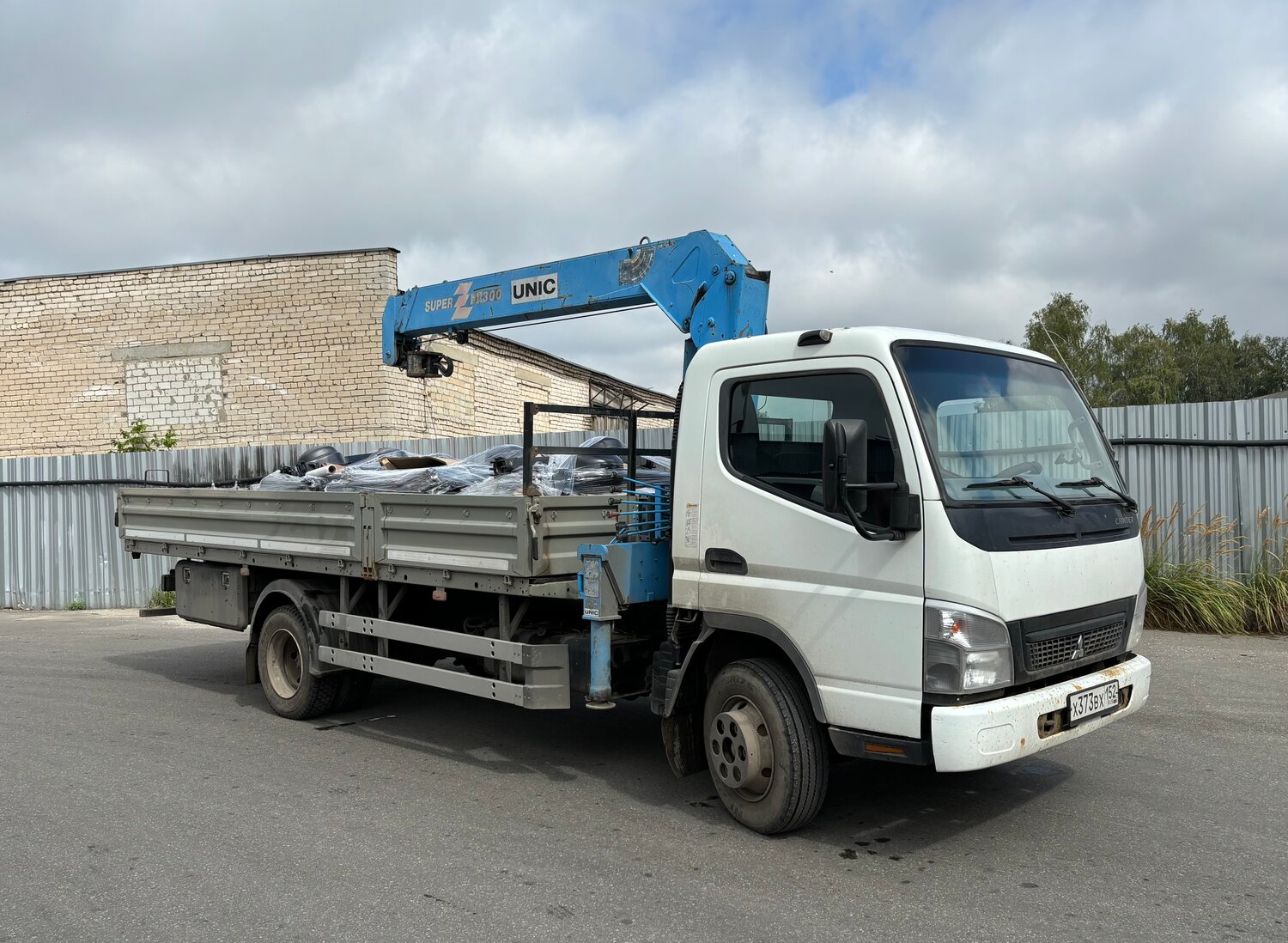 манипулятор mitsubishi fuso 5 тонн, исузу форвард манипулятор 5т, манипулятор 5 т, манипулятор аренда, манипулятор 5 тонн