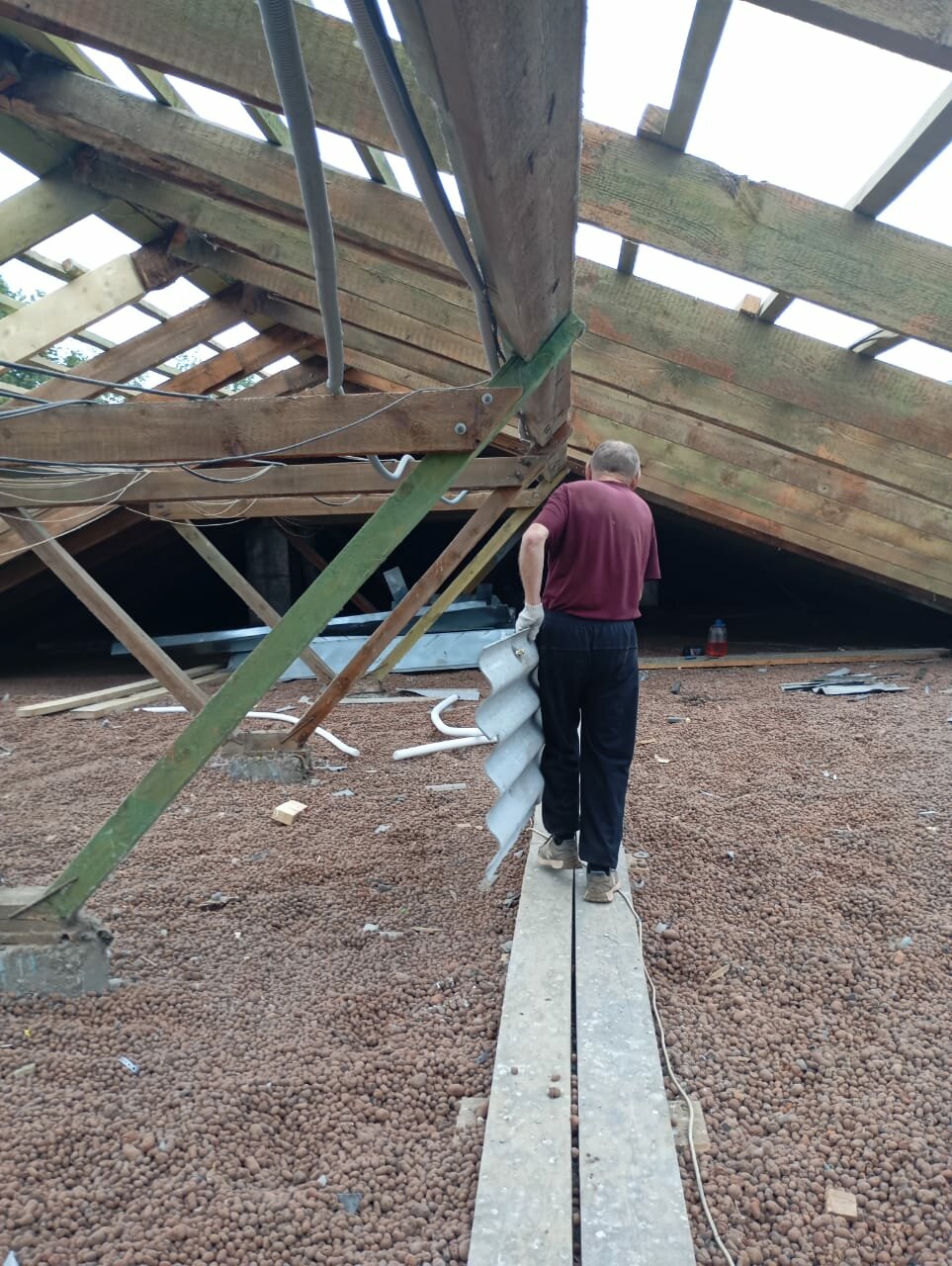 крыша в каркасном доме, сорванная крыша, стропильные системы, усиление стропил, крыша дом