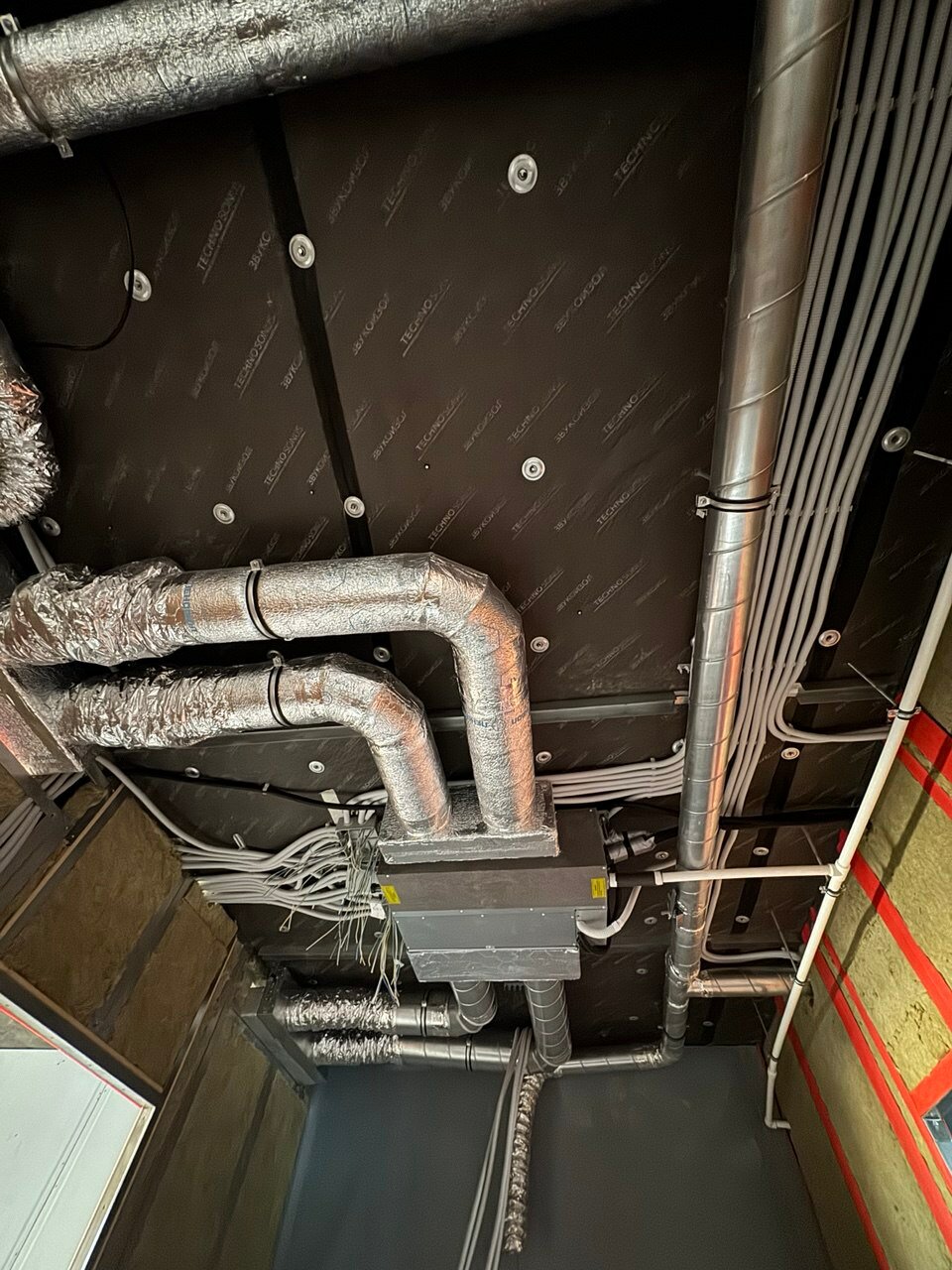 приточно вытяжные системы вентиляции, монтаж вентиляции, монтаж систем вентиляции, системы вентиляции и кондиционирования, фанкойл канальный eff-200g50 монтаж