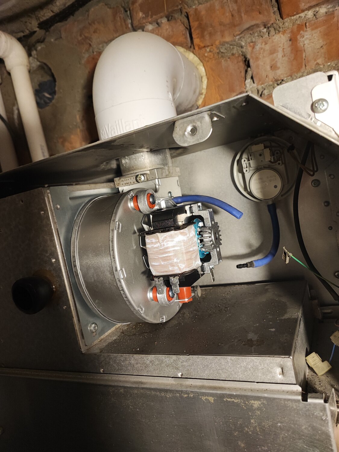 котел газовый, вытяжной вентилятор, вентилятор для котлов, котел для отопления, горелка котла