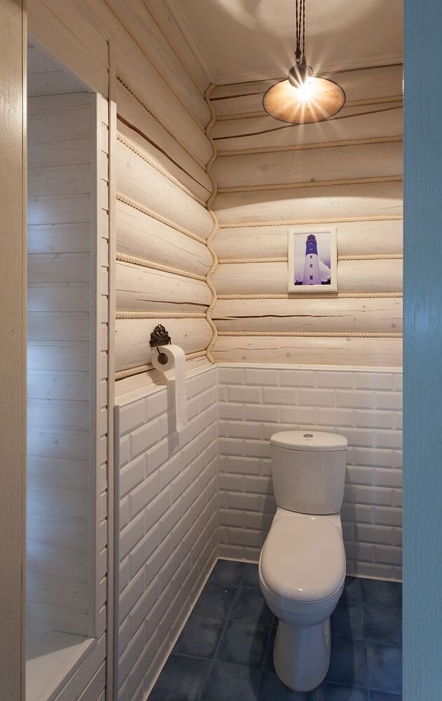 туалет в деревянном доме дизайн, санузел в бревенчатом доме, туалет в деревянном доме, туалет обшитый вагонкой, дизайн санузла в деревянном доме