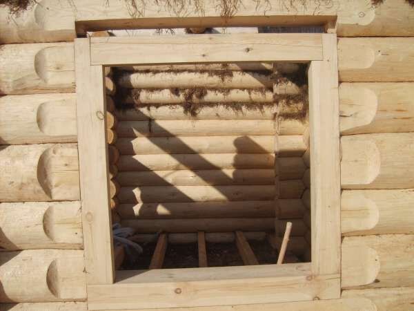 обсада окосячка оконных проемов в деревянном доме, обсадной брусок (окосячка), окосячка дверных проемов в деревянном доме, окосячка в срубе из бревна, окосячка в деревянном доме