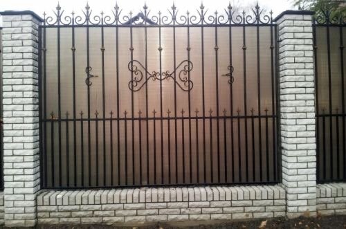 Строительство забора из поликарбоната