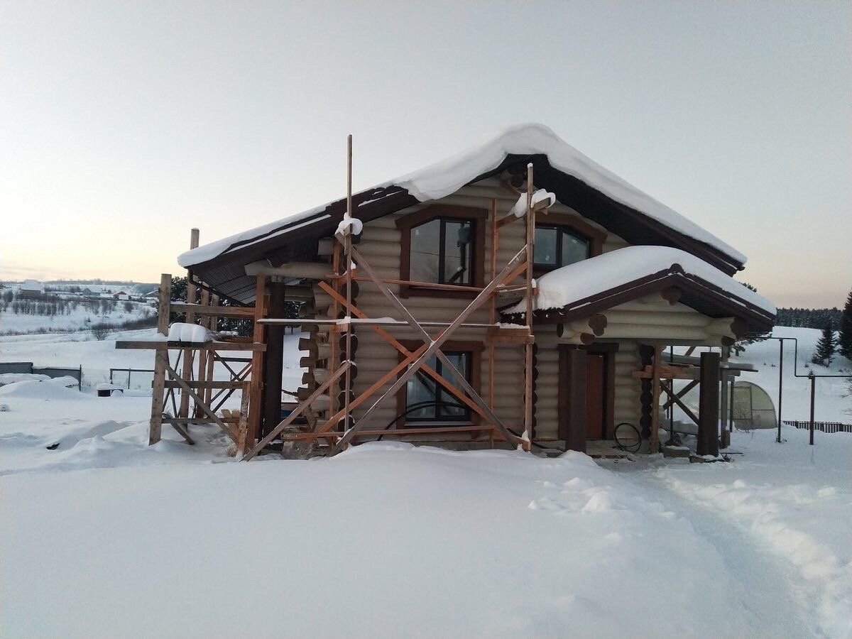 Сруб из оцилиндрованного бревна