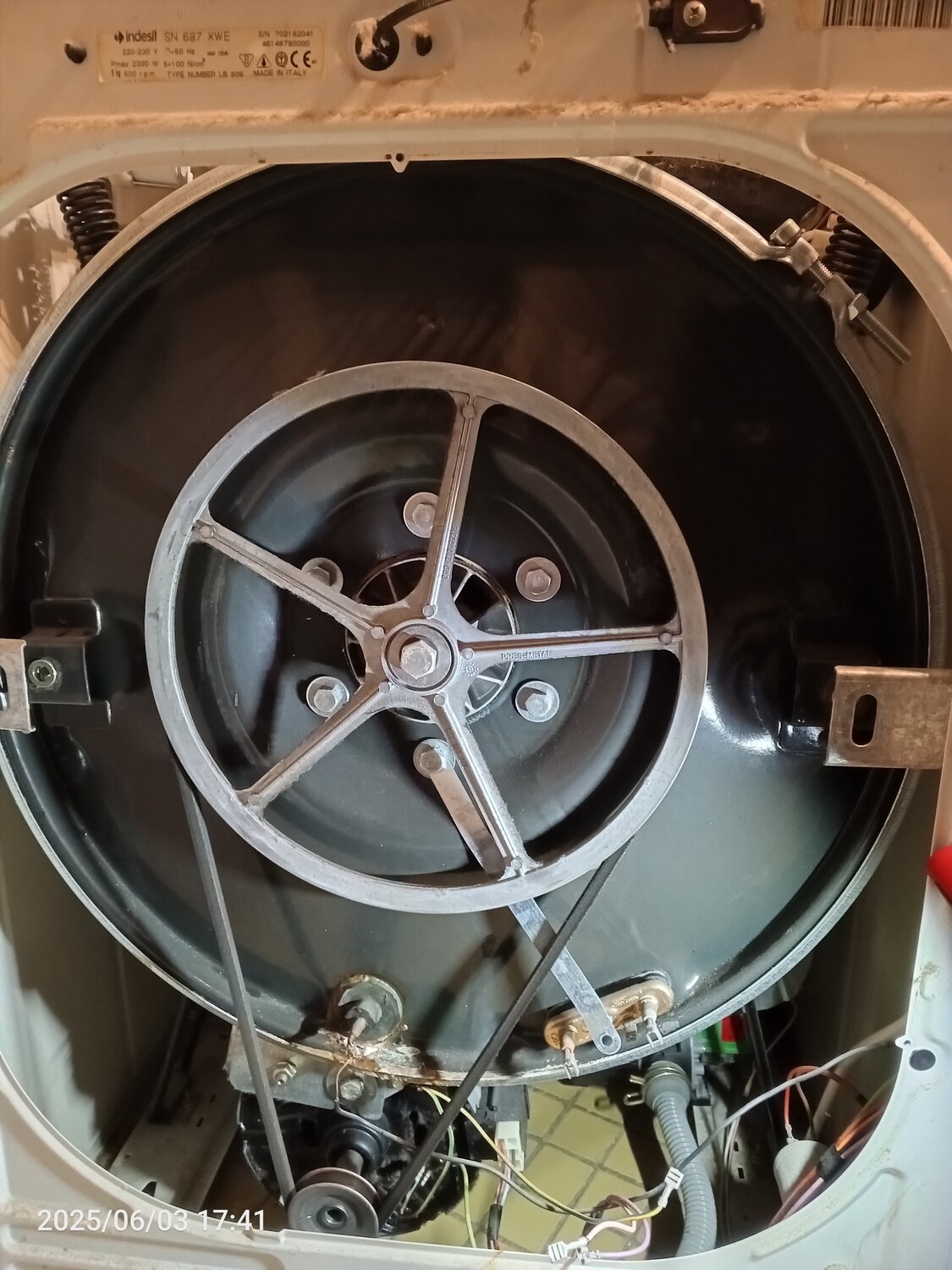 разобранная стиральная машина, устройство барабана стиральной машины канди, конструкция стиральной машины, разбор стиральной машины, бак стиральной машины