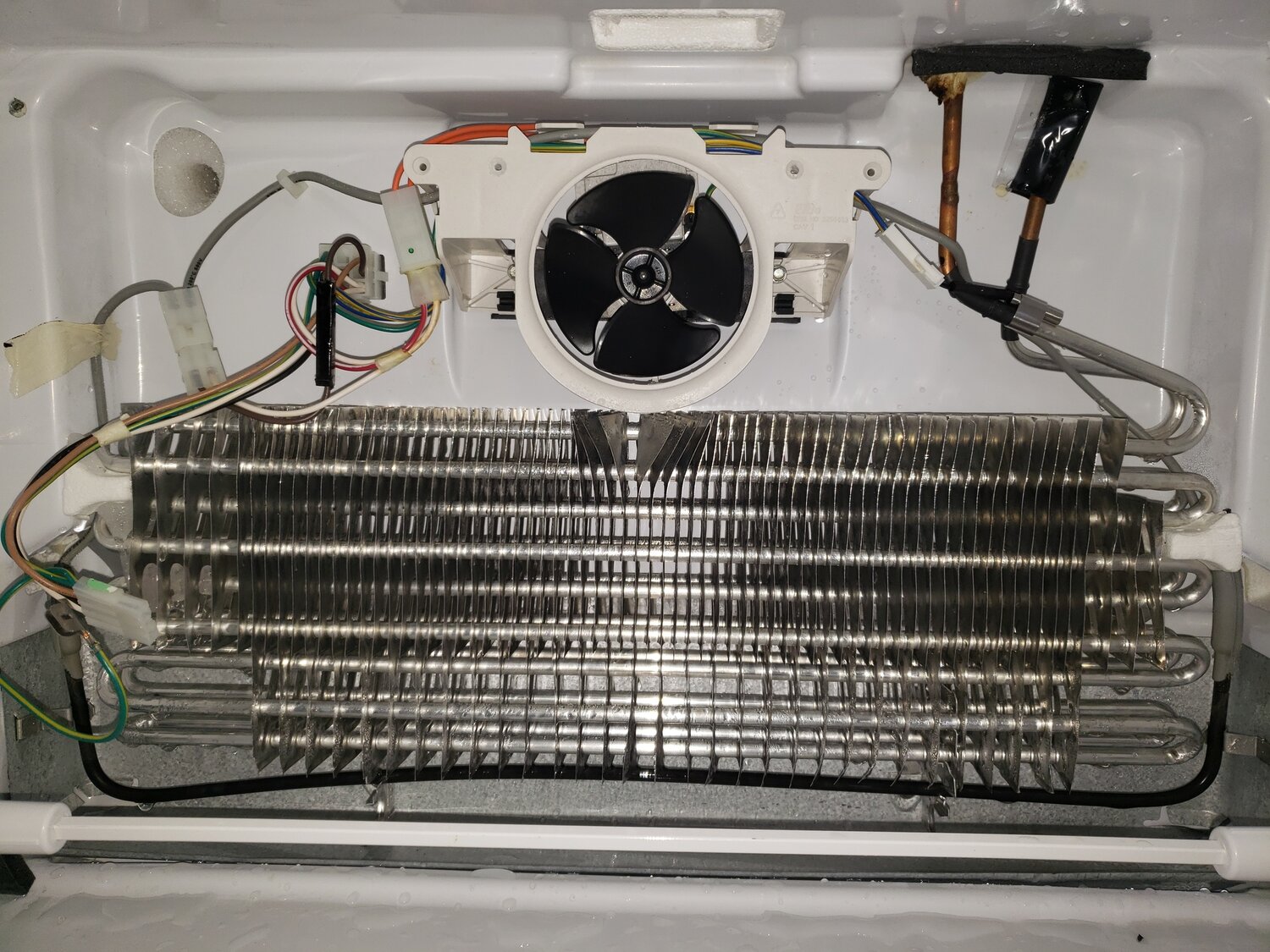 сплит система whirlpool ноу фрост, холодильник ноу фрост, конденсатор холодильника ноу фрост, испаритель холодильника, холодильник ремонт