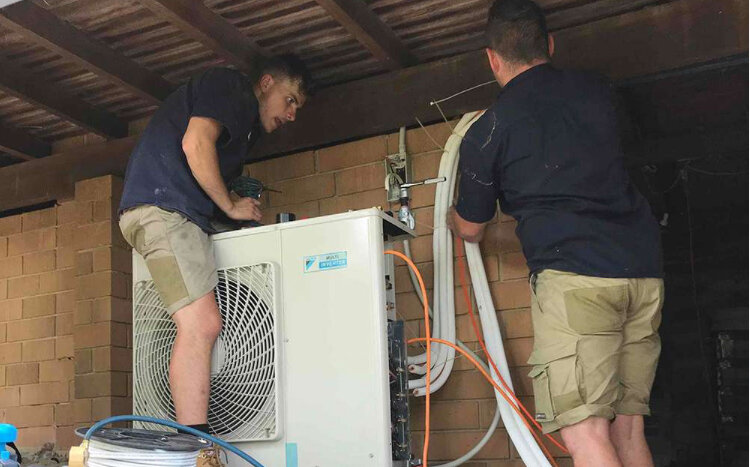 Заправить и отремонтировать кондиционер