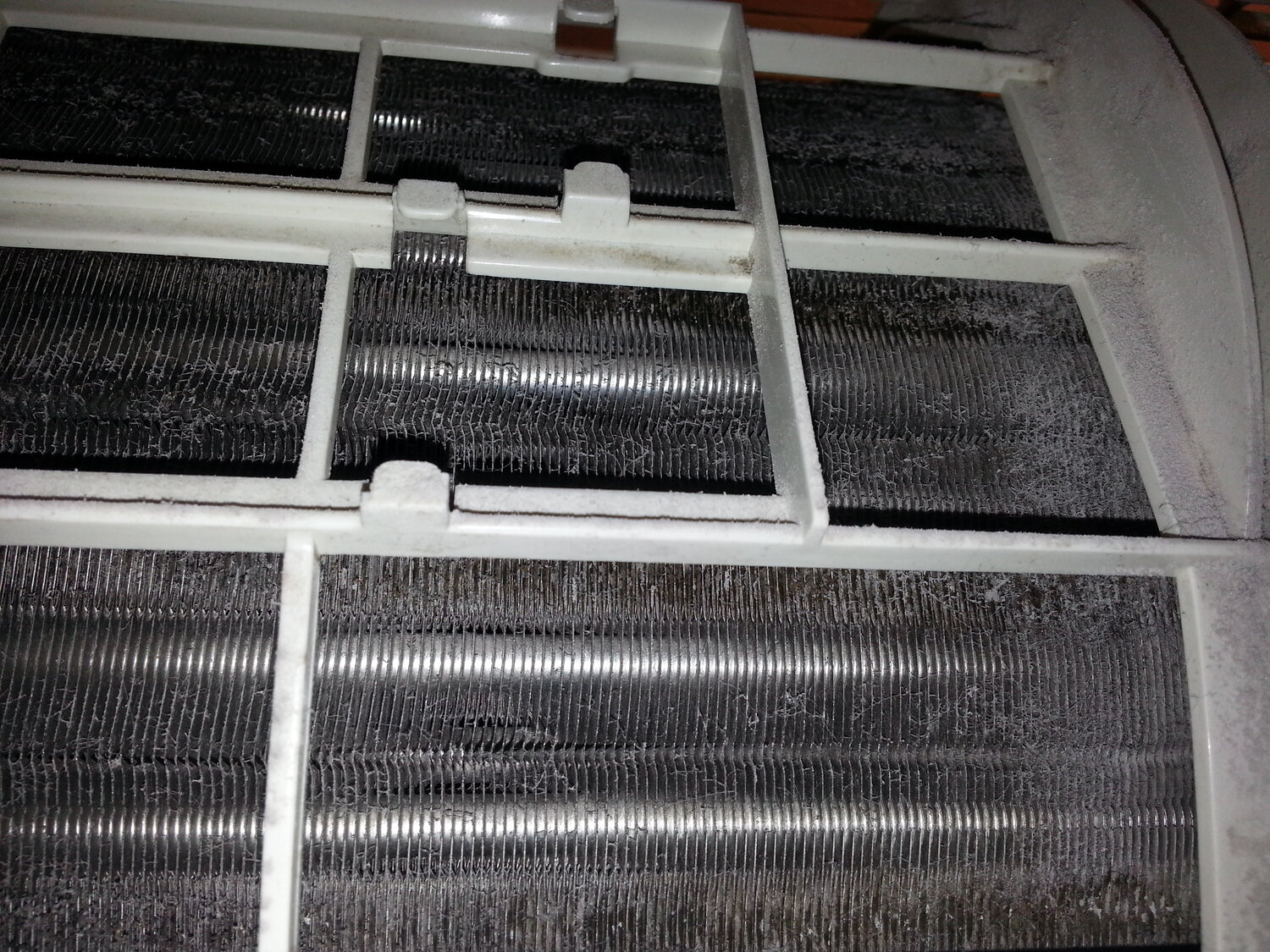 кондиционер, испаритель внутреннего блока кондиционера, кондиционер мицубиси фильтр, фанкойл настенный ballu machine bmfl-180, дренажный поддон внутреннего блока кондиционера