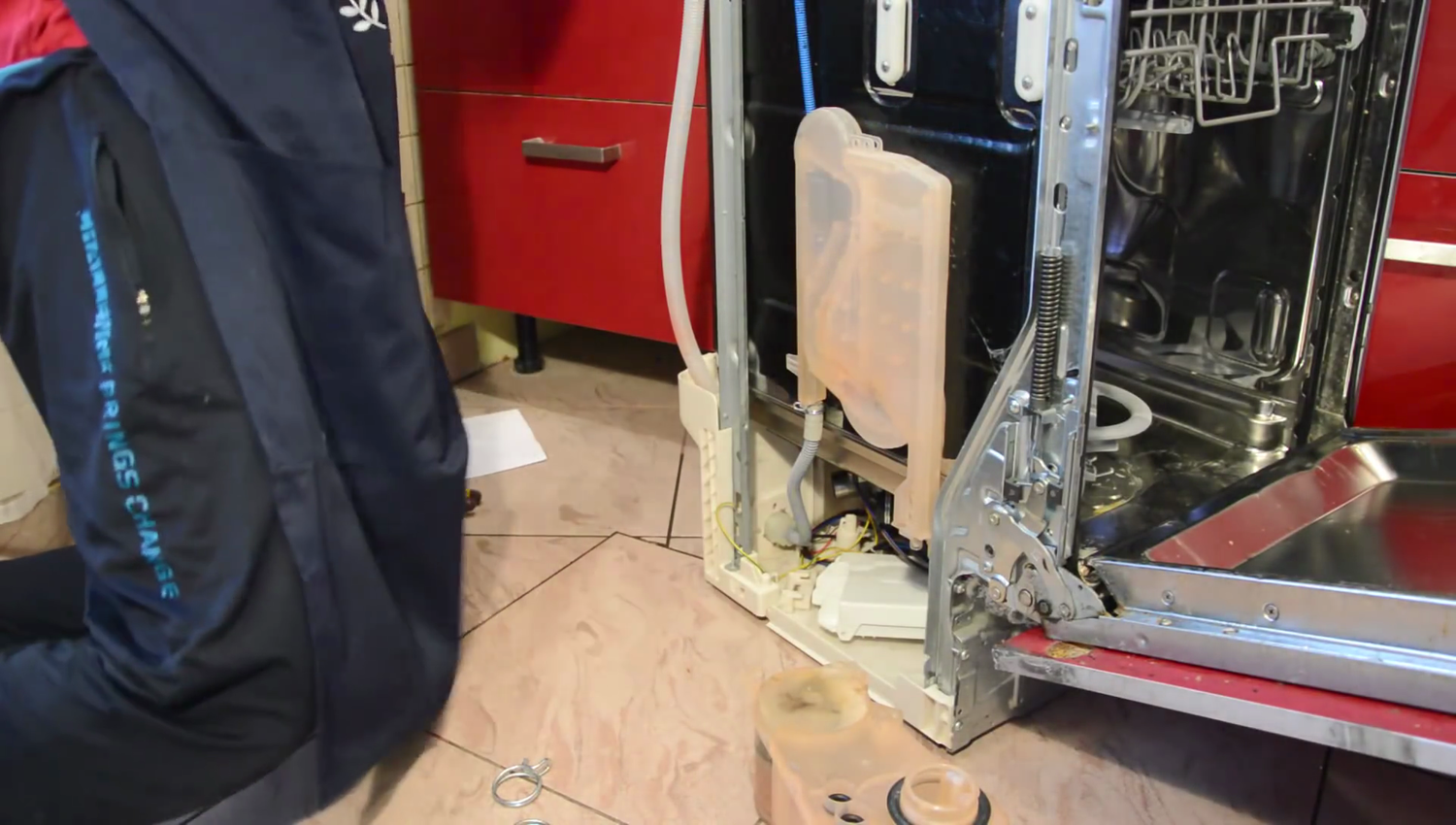 протечка посудомоечной машины, посудомоечная машина electrolux esl 4550 ro, посудомоечная машина, посудомоечная машина electrolux esl 4550 ra, мастер для посудомоющей машинки в грозном