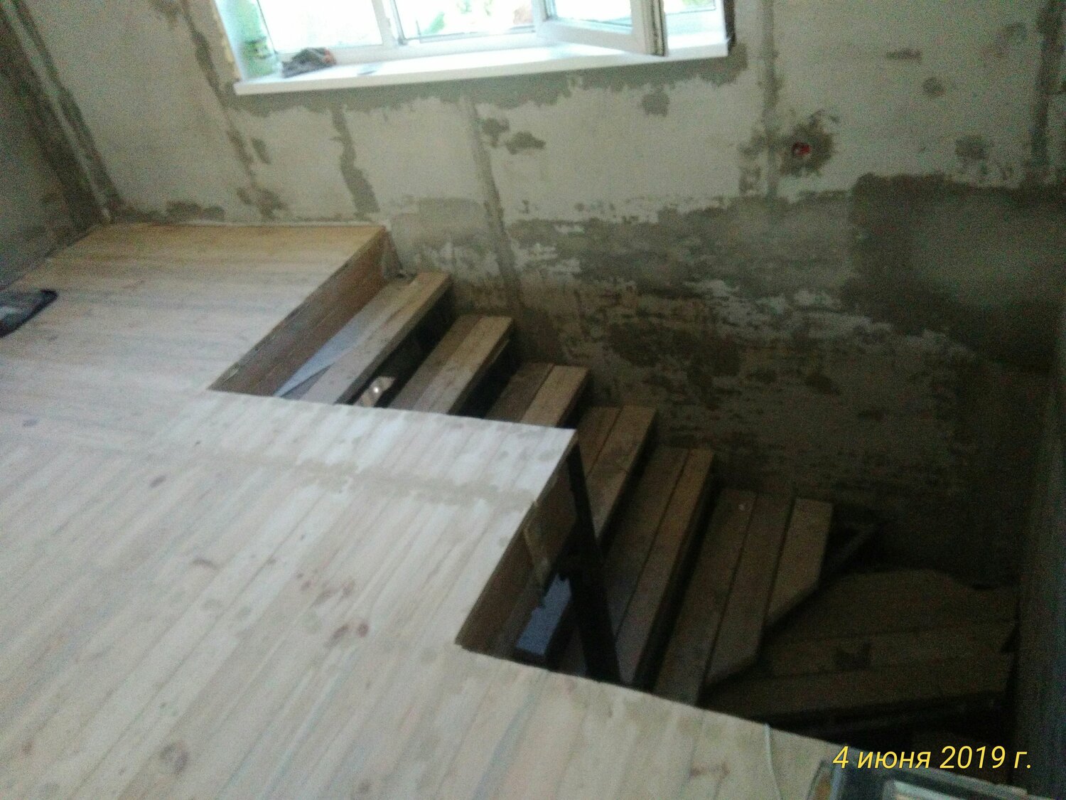 черновая лестница, лестница в подвал, бетонная лестница двухмаршевая п образная, п образная бетонная лестница, временная лестница на 2 этаж