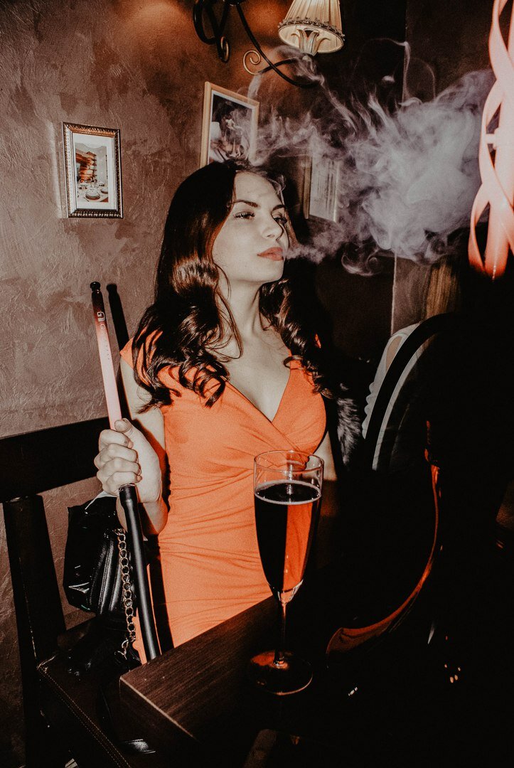 девушка, женщина, кальян, молодая женщина, фэшн с вином