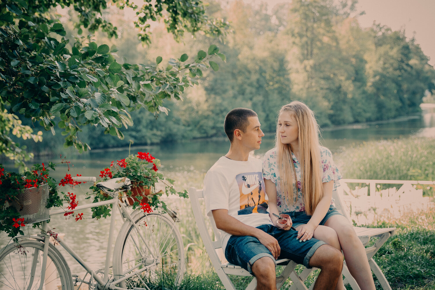 лав стори, фотосессия love story, фотосессия на природе, романтическая фотосессия на природе, велосипед весна парень