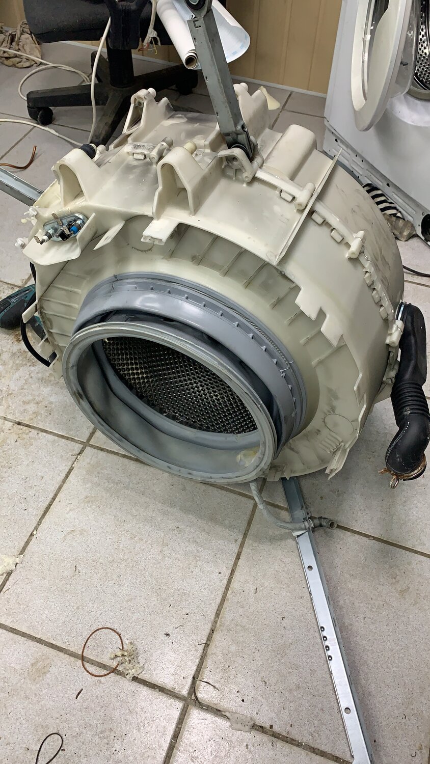 ivse 5105 бак стиральной машин, залез в бак стиральной машинки, барабан стиральной машины ws10x47aoe, стиральная машина, бак стиральной машины samsung wd10164n