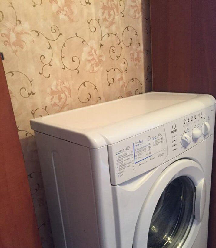 indesit, стиральная машина indesit wisn 82, стиральная машина индезит wisn 82, стиральная машина индезит узкая, стиральная машина индезит с экраном