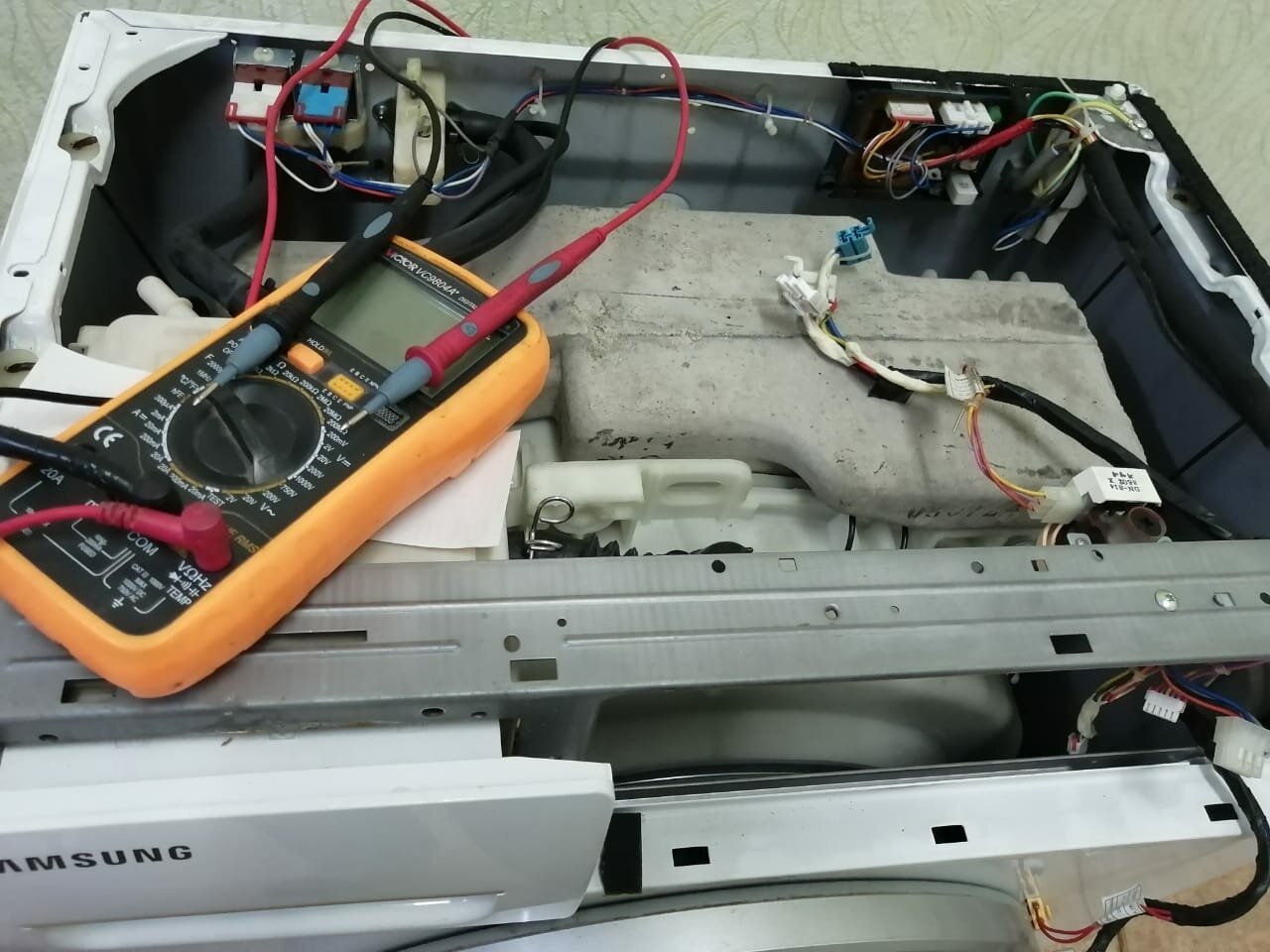 электрика мерседес, блоки под бардачком бмв е39, samson servo 600, мерседес 210 блок сигнализации месторасположение, фальшпол в багажник тойота марк 2 блит
