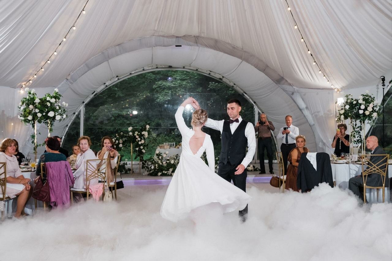 на свадьбе, свадебный, свадебное торжество, свадебная церемония, свадебный банкет