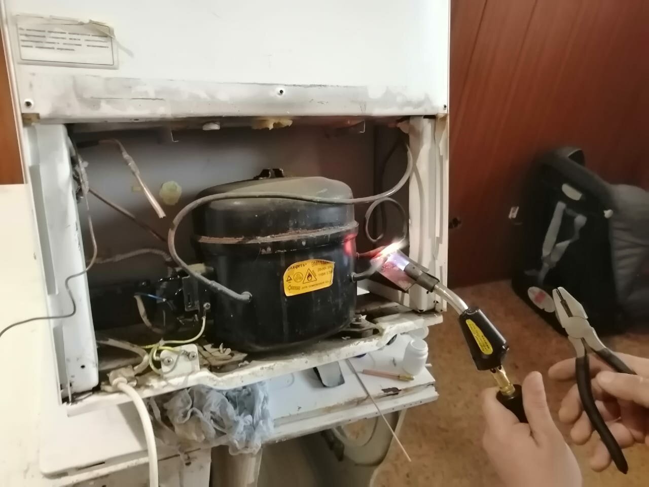холодильник, мотор компрессор, компрессор холодильника hotpoint ariston, бытовая техника, холодильный компрессор