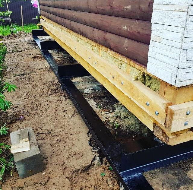 варианты закрытия свайного фундамента для дачного, отмостка столбчатого фундамента, подъем дома на винтовые сваи, баня из бруса на столбчатом фундаменте, фундамент под старый деревянный дом