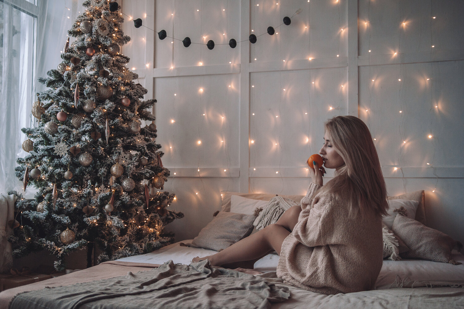 новогодняя фотосессия, девушка, новогодний, новогодняя ночь, парень сидит новогодняя атмосфера