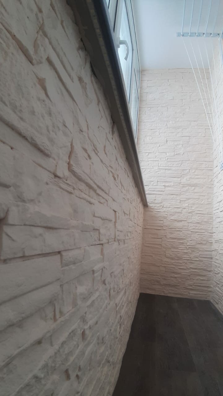 Отделка балкона гипсовой плиткой - 82 фото