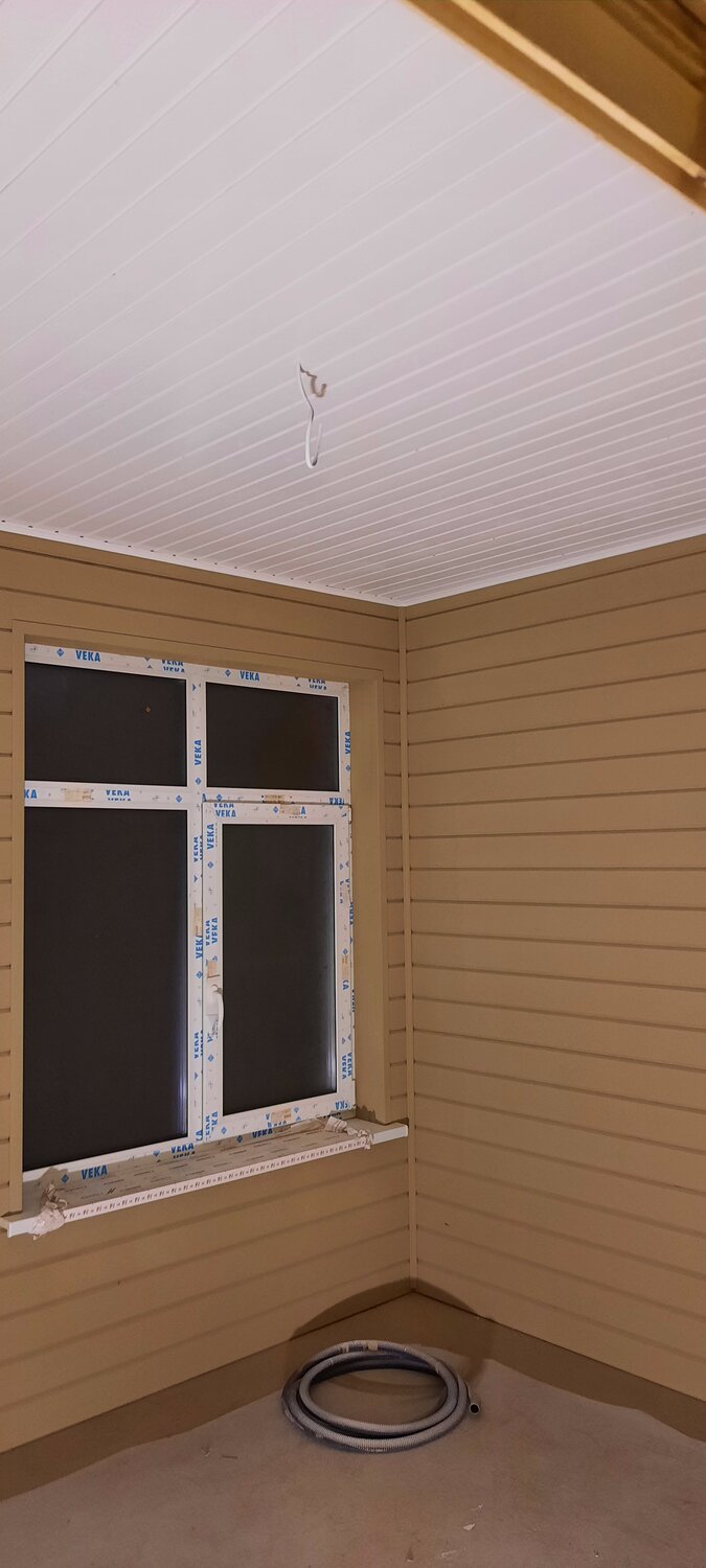 сайдинг для внутренней отделки балкона, блок хаус имитация бруса отделка балкона, крашеная вагонка на балконе, имитация бруса, сайдинг