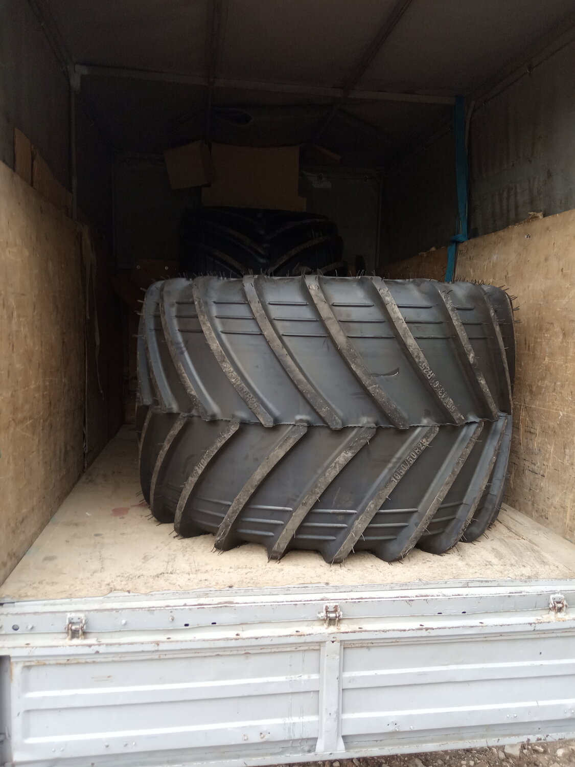 michelin megaxbib 1050/50 r32, широкопрофильные шины на т-150, шин, колес, шина 66x43,00-25