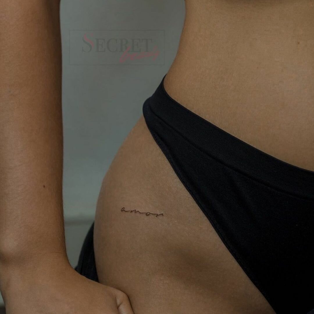 татуировка, тату надпись на бедре, tattoo, тату надпись на бедре для девушек, мини тату на бедре
