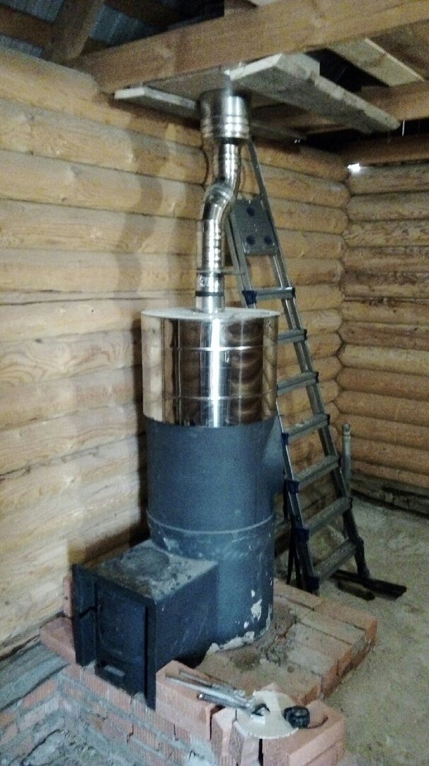 банная печь, печь для бани с баком для воды через стену, печь везувий для бани с баком для воды, натрубный теплообменник для банной печи, печи для бани с баком для воды из труб 600 мм