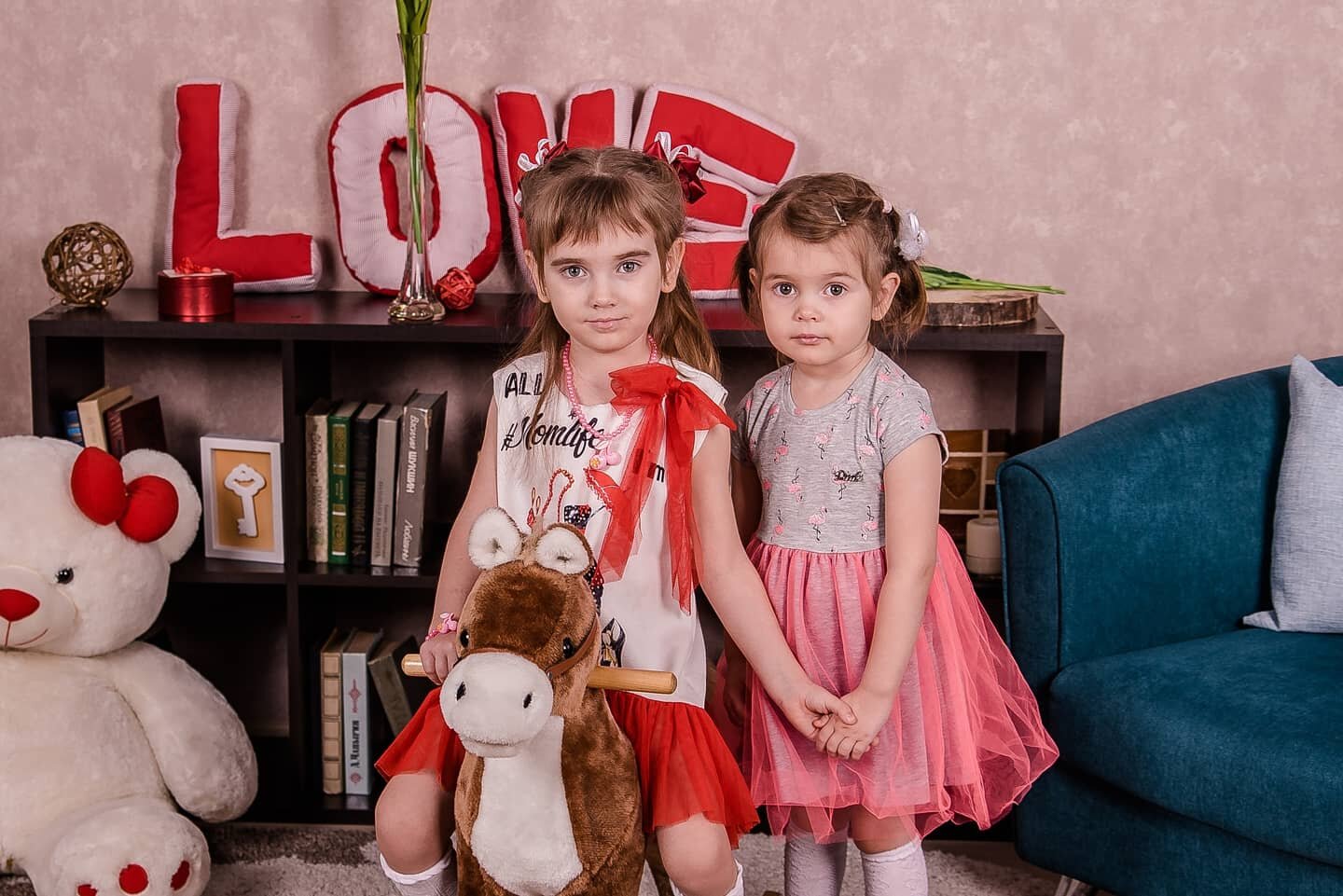 для детей, детская группа индиго, маленькая девочка, две маленькие девочки, девочка