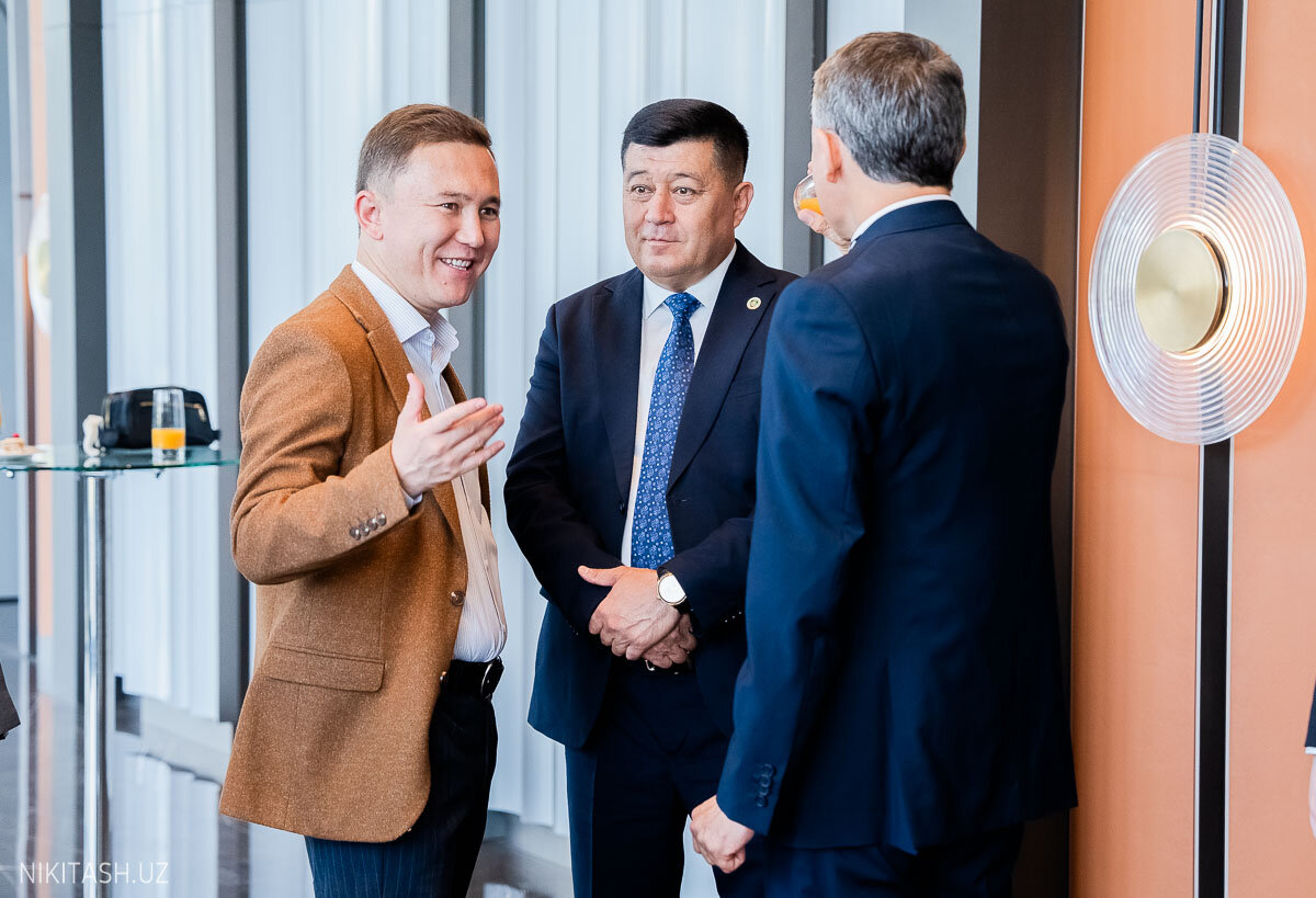 мужчина, директор казтрансойл лукпанов женисбек, директора, досжанов максут жарылкасынович, президент татарстана рустам минниханов