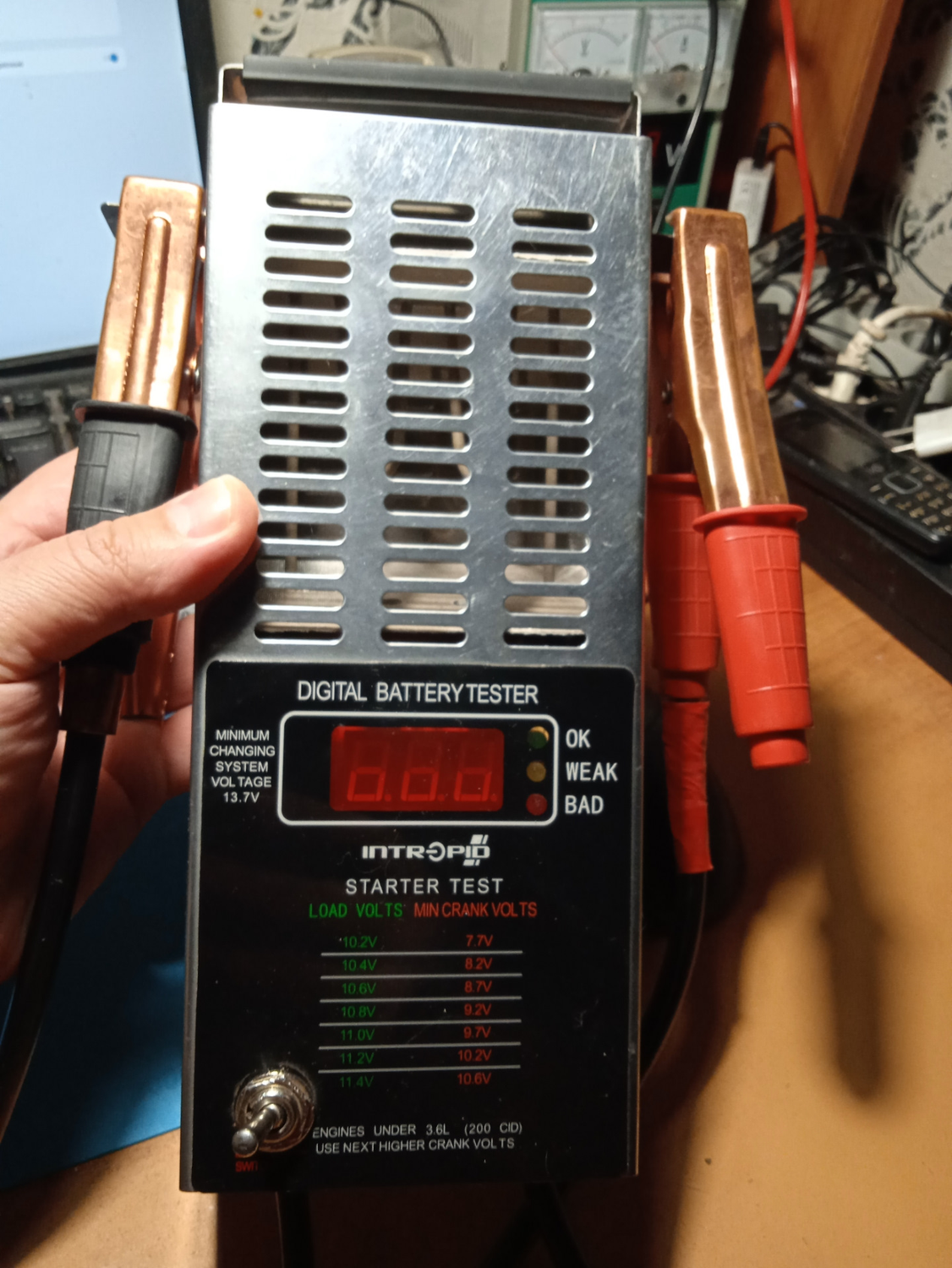 тестер акб, тестер акб intrepid bt-d, battery tester, тестер аккумуляторный (вилка нагрузочная) цифровой 12в arnezi r6010101, тестер аккумуляторных батарей