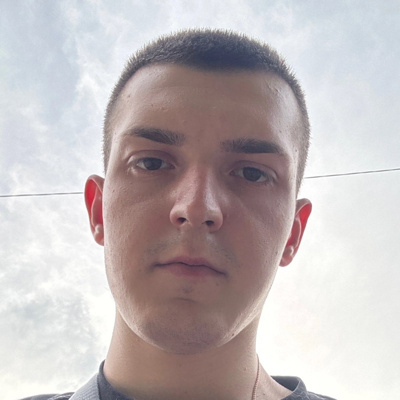 Богдан Лавров