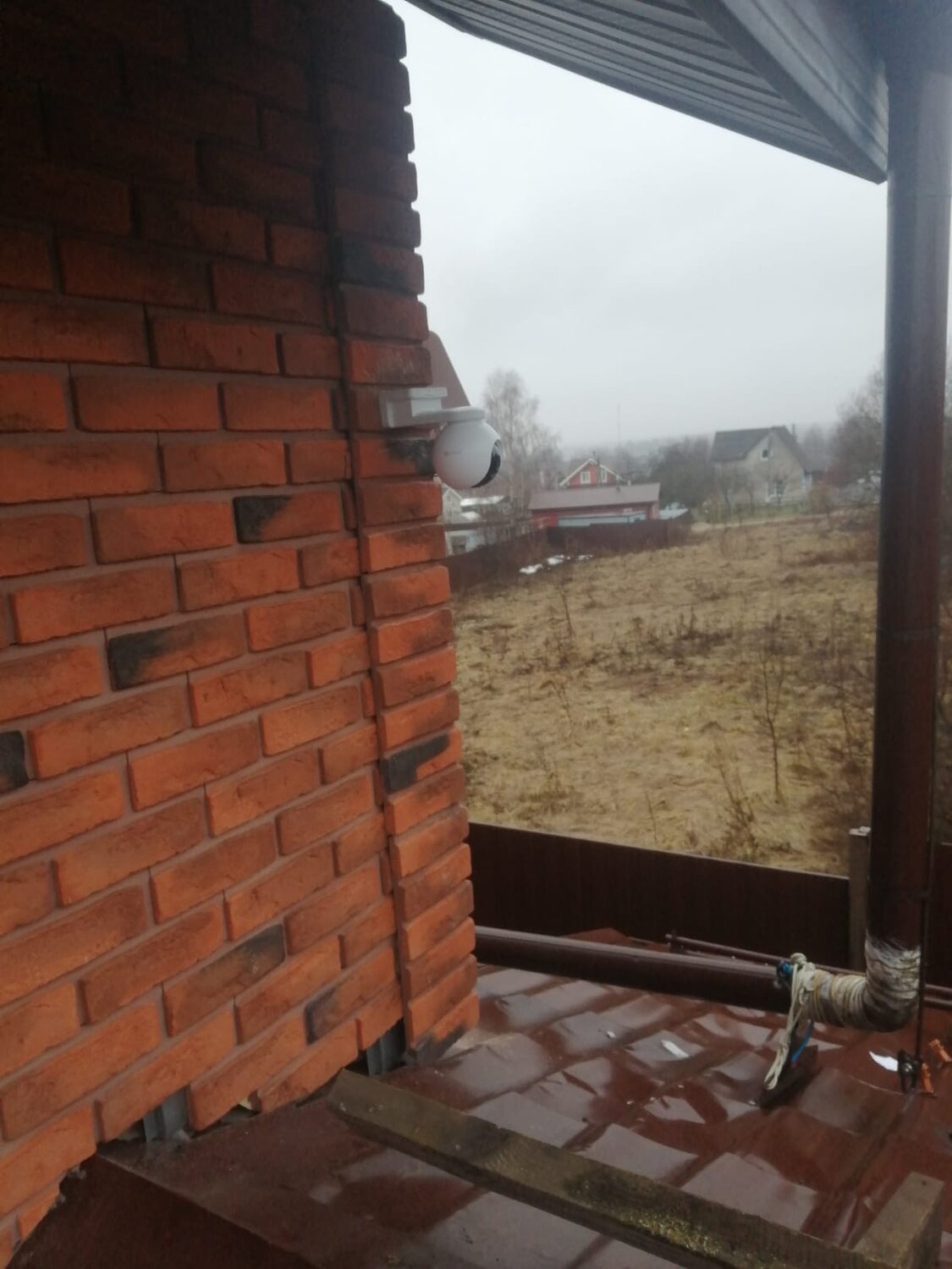 частного дома, дома на улице, вытяжка в частном доме через стену, вывод вентиляции через стену в частном доме, вентиляция через стену в частном доме
