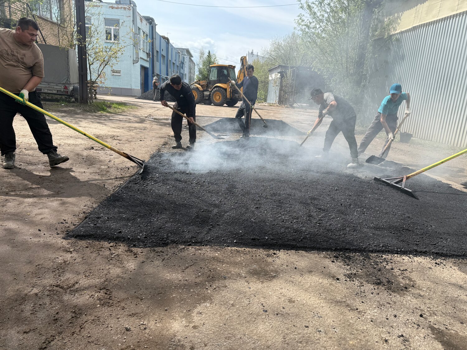 укладка асфальта, асфальт, строительство дорог, укладка асфальтовой крошки, укладка асфальтной крошки