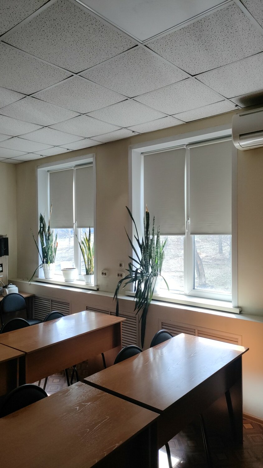 рулонные шторы в школе, жалюзи в школе, рулонные шторы для офиса, рулонная штора, рулонные жалюзи