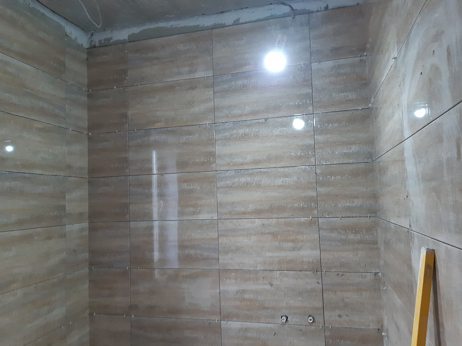 ванная комната, керамическая плитка, плитка golden tile savoy, плитка 15х60 на стене вертикальная укладка, санузел