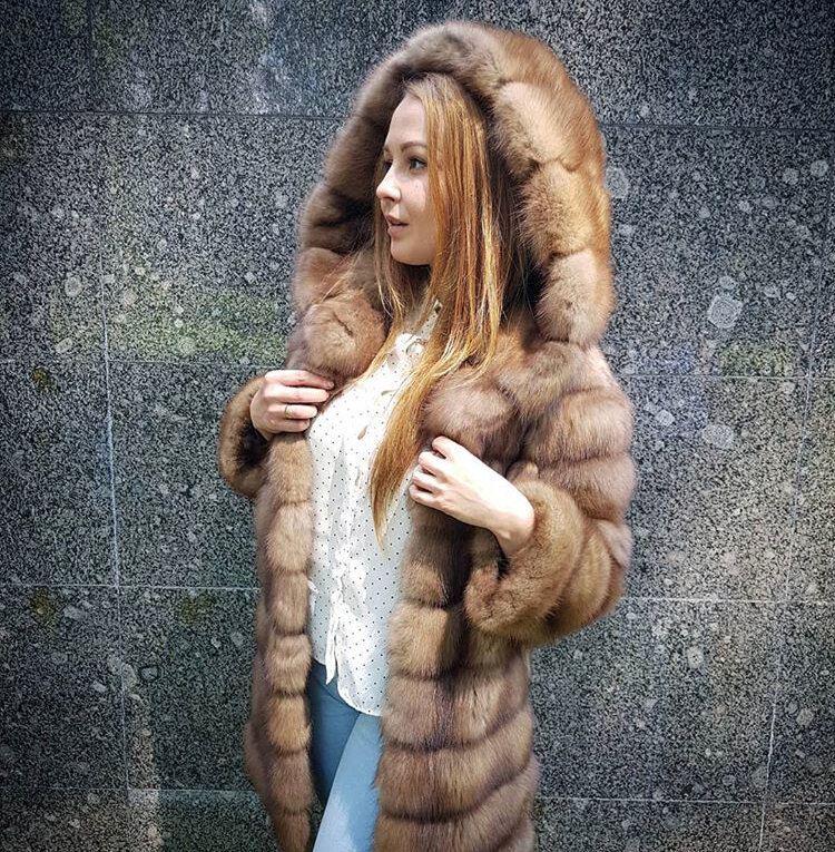 шуба из куницы с капюшоном, шуб, шуба из песца, шуба куница модель кокон, шубы из соболя светло бежевого цвета