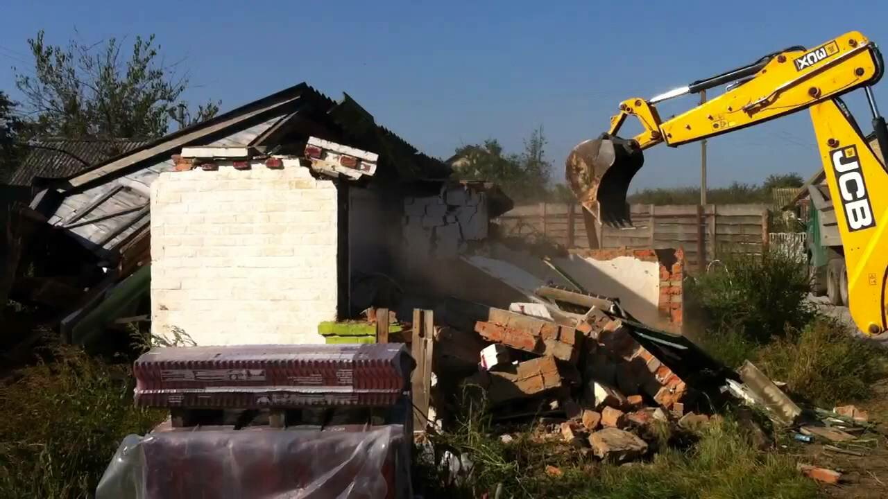 снос незаконных построек, снос, демонтаж, демонтаж зданий вручную, экскаватор