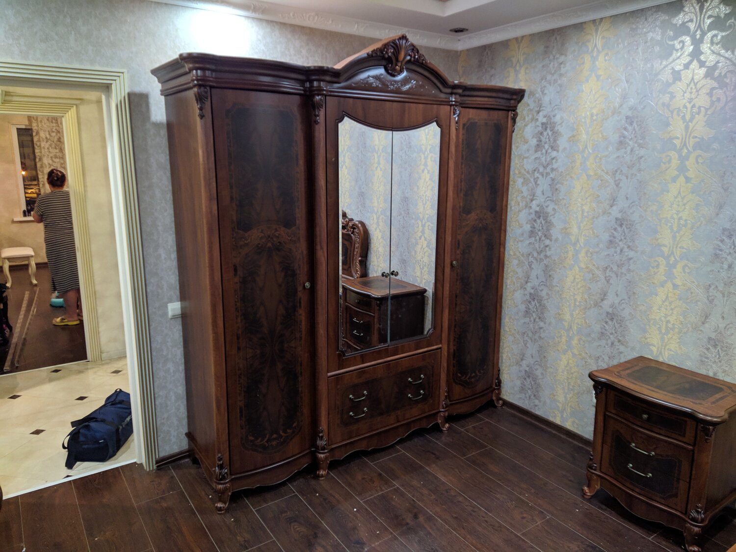 спальня илона караваджо, спальный гарнитур илона караваджо, спальня аллегро 2д1 орех, шкаф илона караваджо, спальня каролина орех петидверная