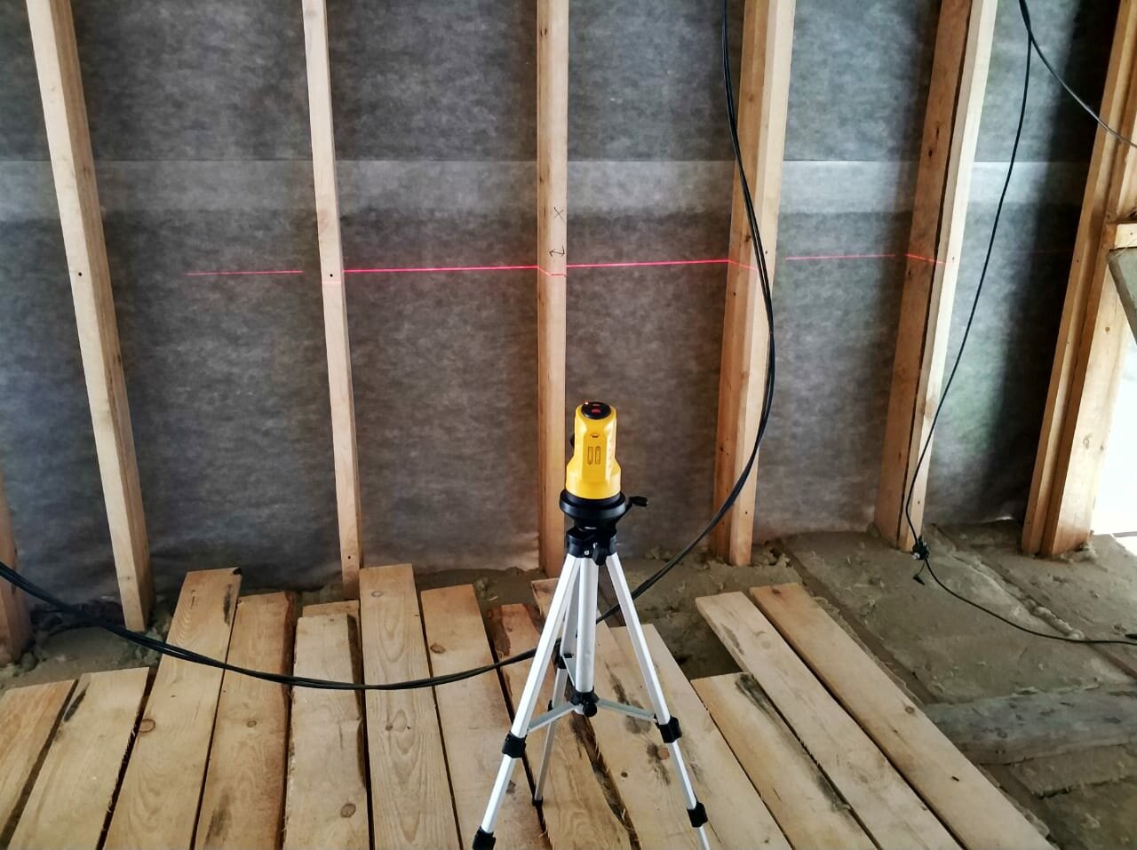 лазерный уровень, уровень лазерный самовыравнивающийся, самовыравнивающийся лазерный нивелир энкор, лазерный уровень энкор, уровень лазерный самовыравнивающийся falco profi 659098