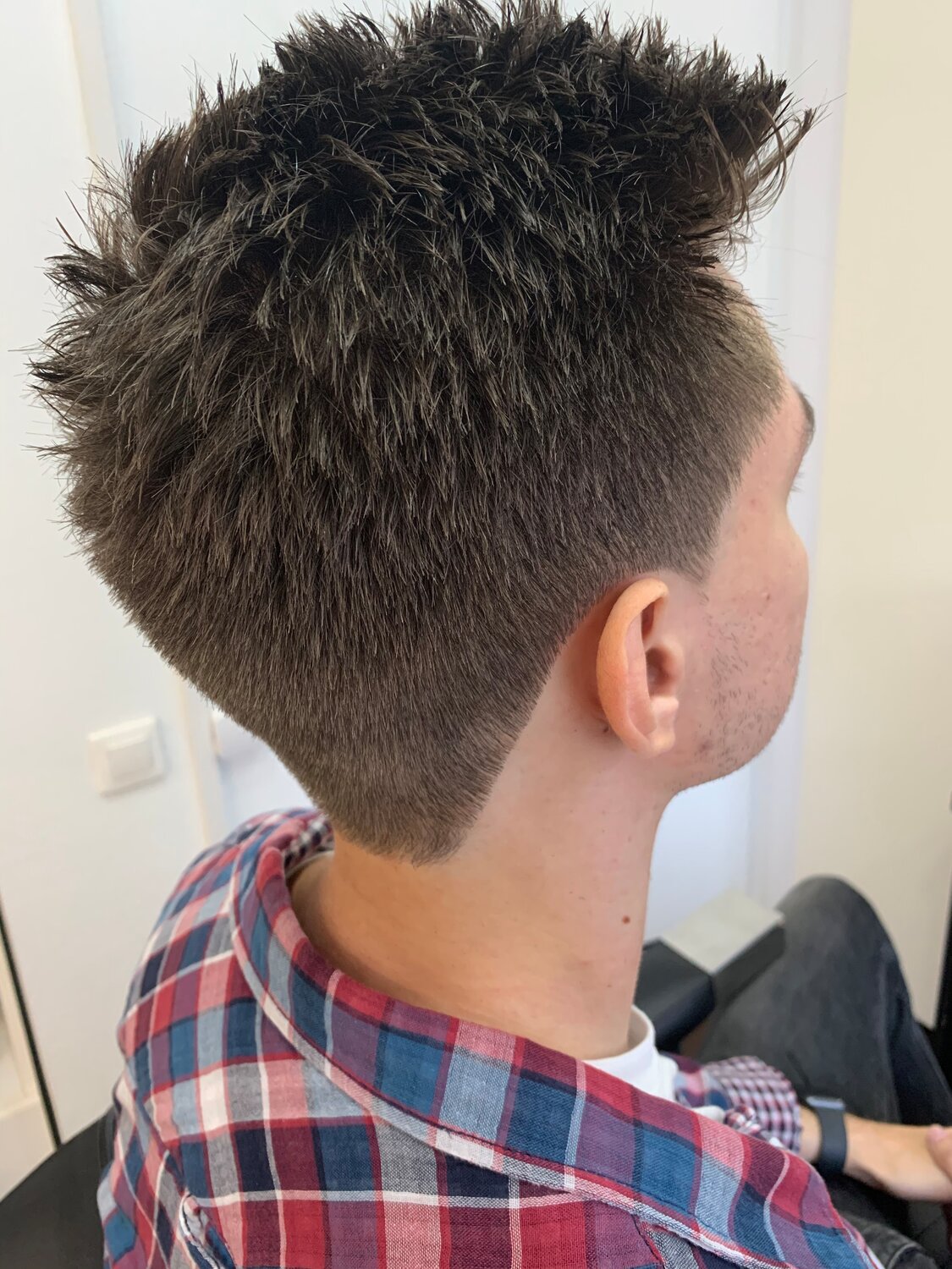 стрижка фейд полубокс, burst fade стрижка, полубокс мужская фейд, fade haircut, стрижка