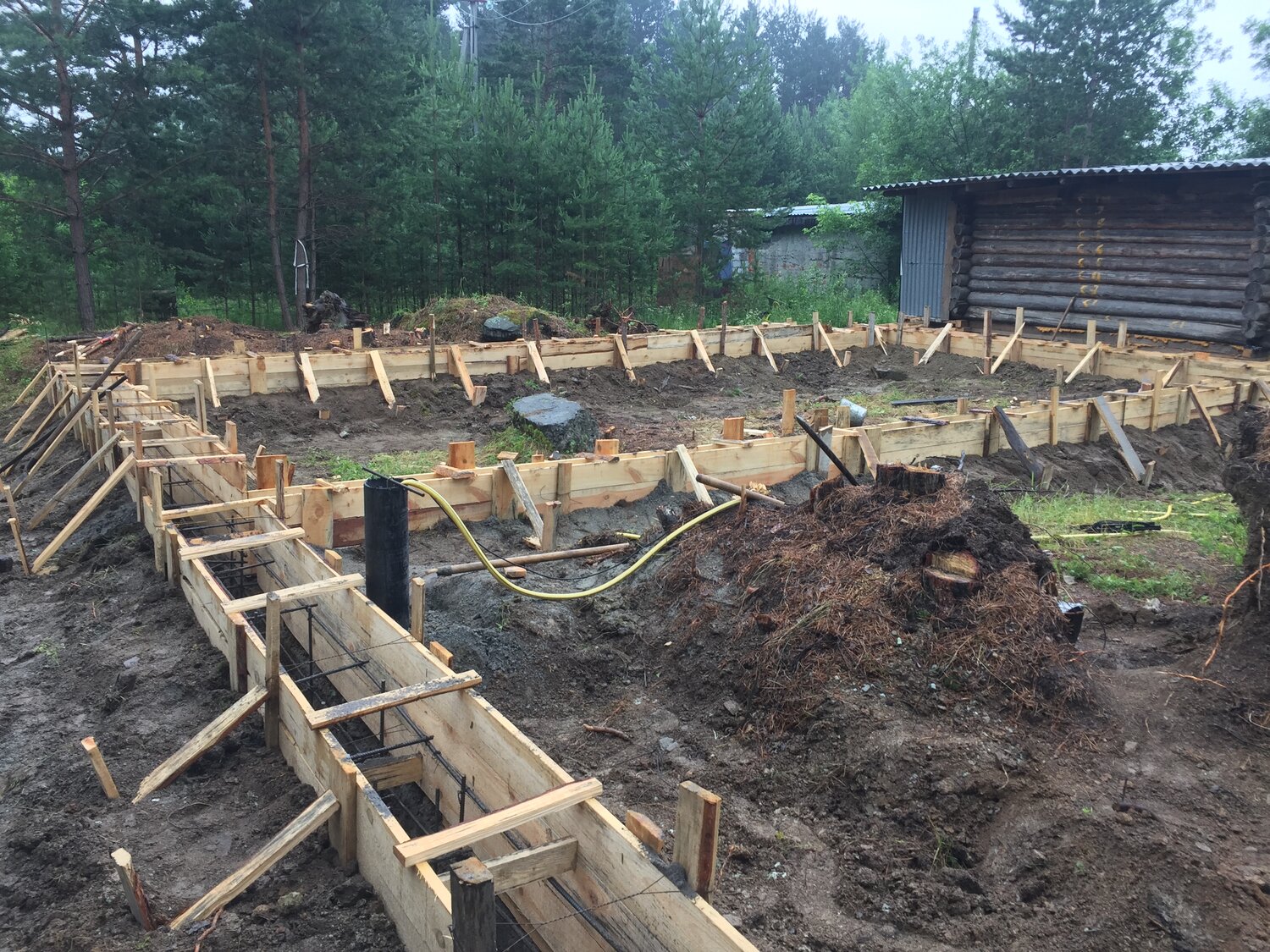 ленточный фундамент, ленточный фундамент 40х1500, фундамент, ленточный фундамент 8х8, опалубка для ленточного фундамента