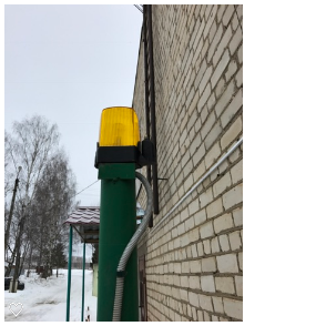 газовая труба в доме, газовая труба водосток, мусоропровод строительный пластиковый, монтаж, уличный светильник