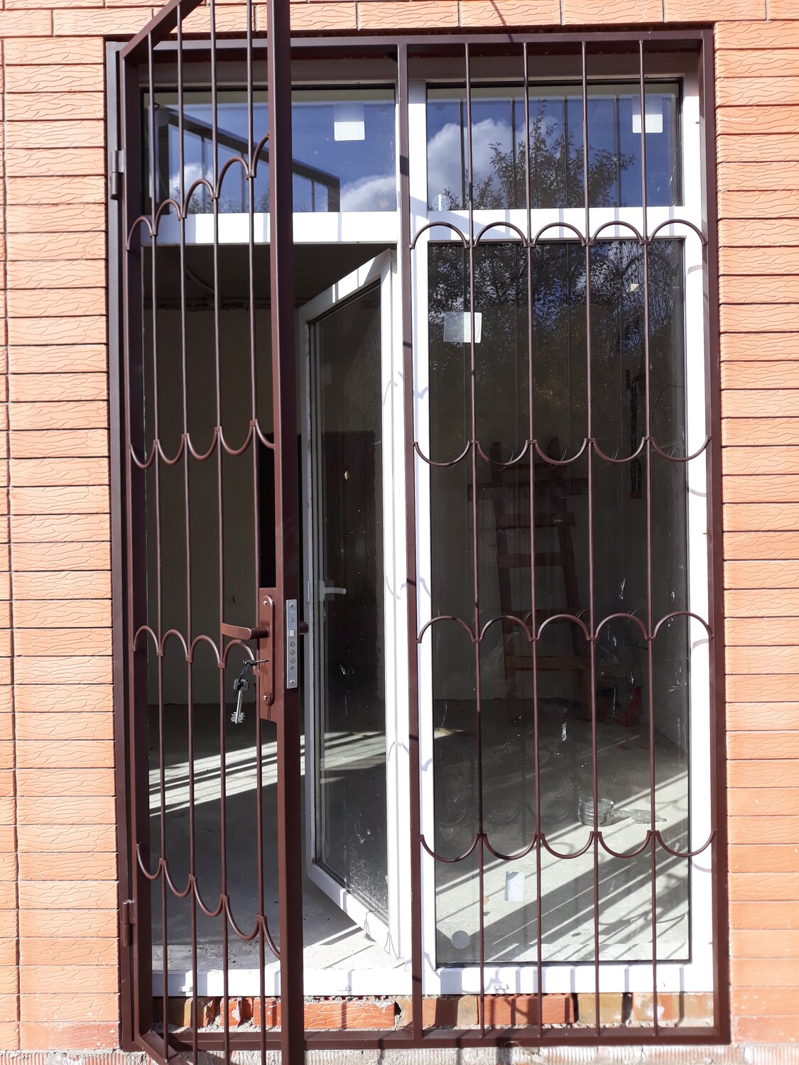 Демонтаж решеток на окнах - 81 фото